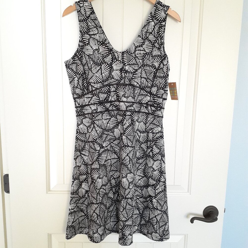 NWT Title Nine Dream Dress Updated V-Neck Pockets in Sparkler Black Size M